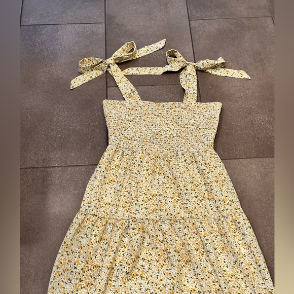 Sam Edelman size 4 Yellow Maxi Dress Smocked w/ Tie Straps Excellent Condition - Picture 3 of 14
